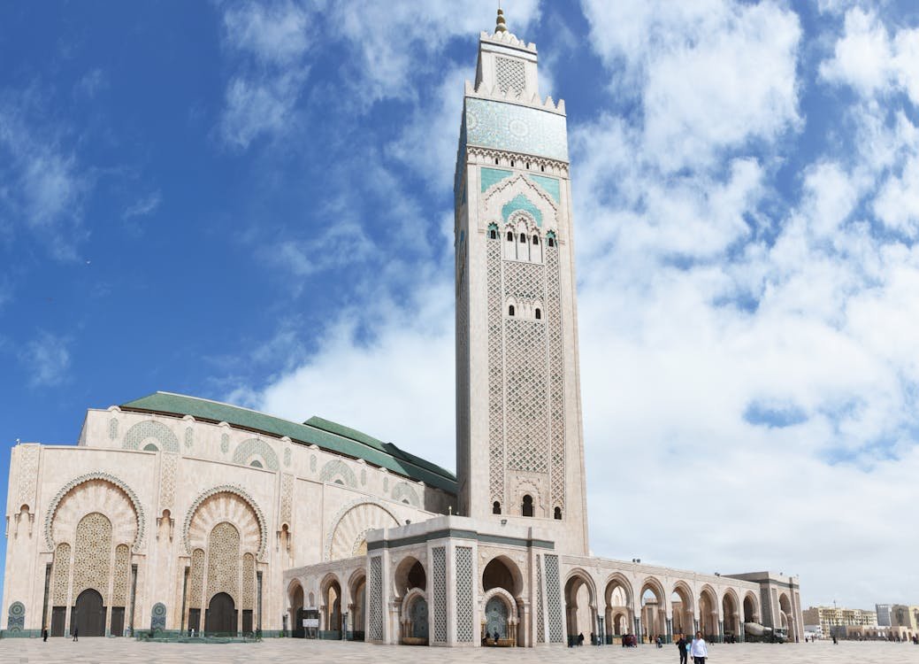 Mezquita Hassan II de Casablanca frente al Océano Atlántico