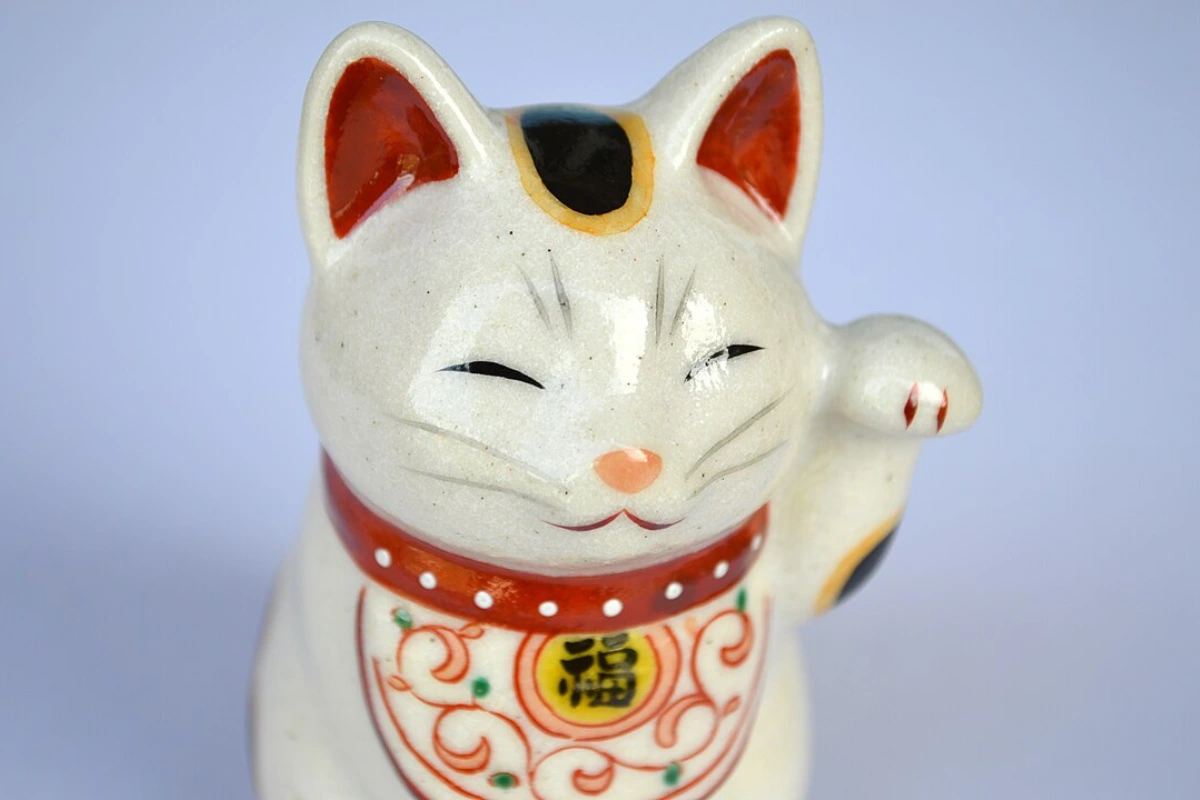 Maneki-neko: el gato de la suerte japonés